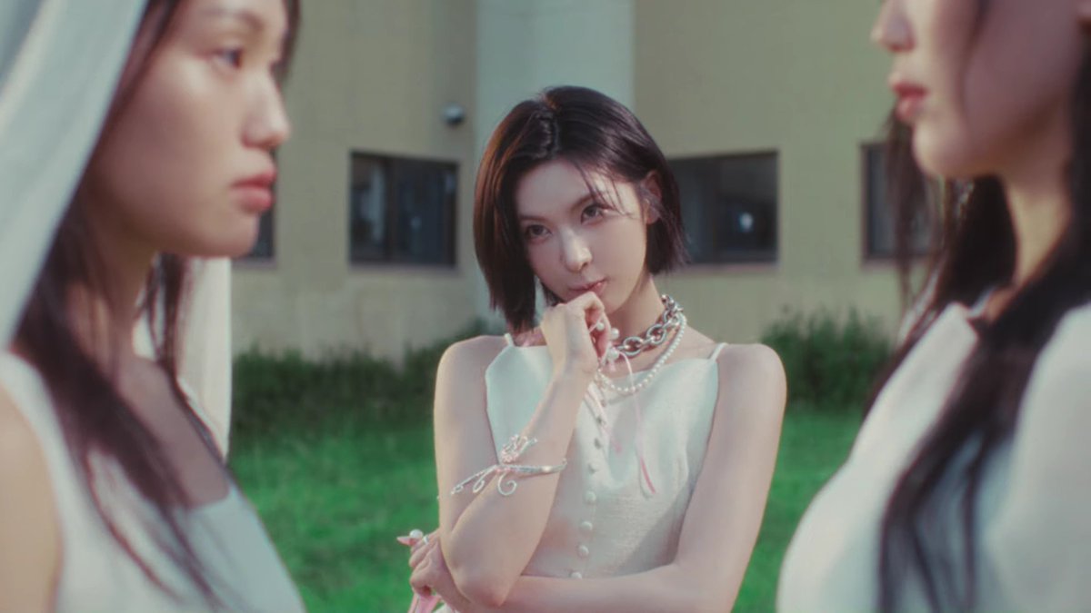 nmixxpics_'s tweet photo. NMIXX implied a same-sex marriage in their recent Japanese debut album trailer. https://t.co/Id5yAVIB52