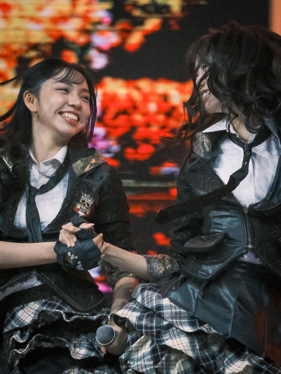 ForLoveliest's tweet photo. Bergandengan tangan dalam kasih ~

@Aralie_JKT48 @M_OlineJKT48 https://t.co/OLg12vo4ef