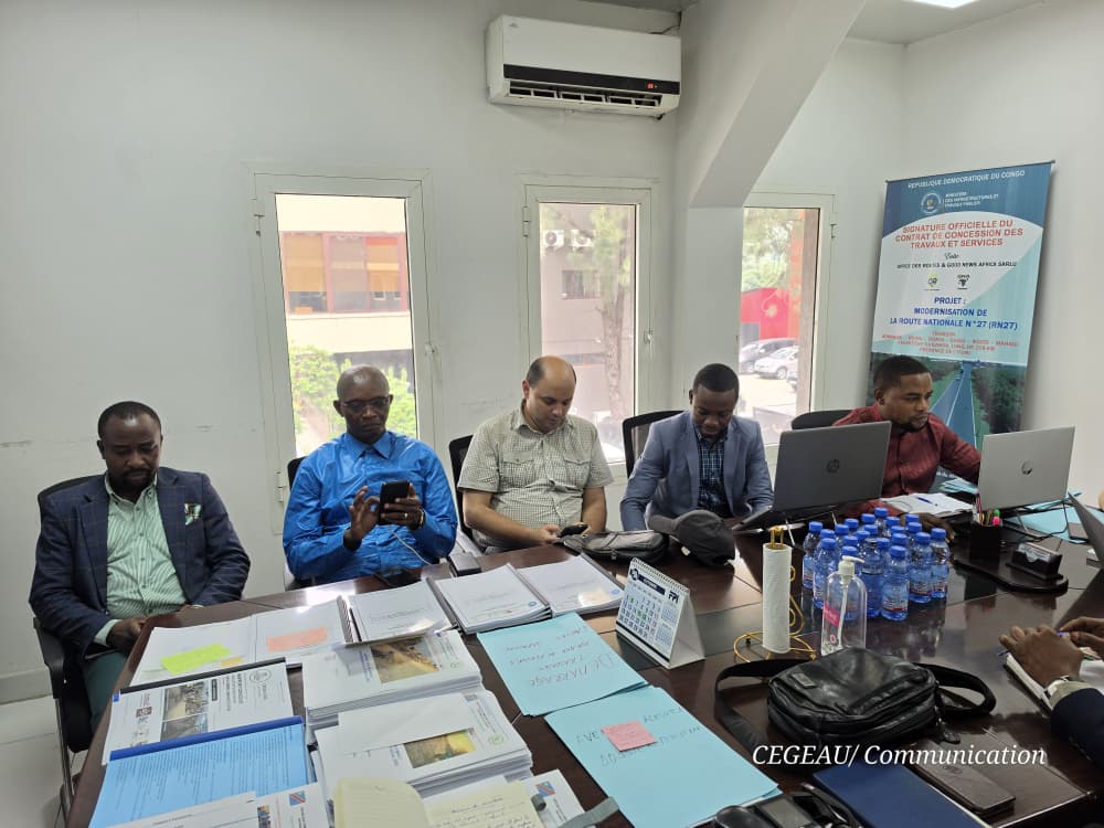 CegeauSarl's tweet photo. NORD-UBANGI | Séance de travail
CEGEAU &amp; PARTENAIRES SARL a échangé avec plusieurs experts et acteurs provinciaux autour du partenariat conclu avec le Gouvernement du Nord-Ubangi, portant sur des projets de développement liés à la valorisation des ressources minières. https://t.co/XW6NYuxFAl