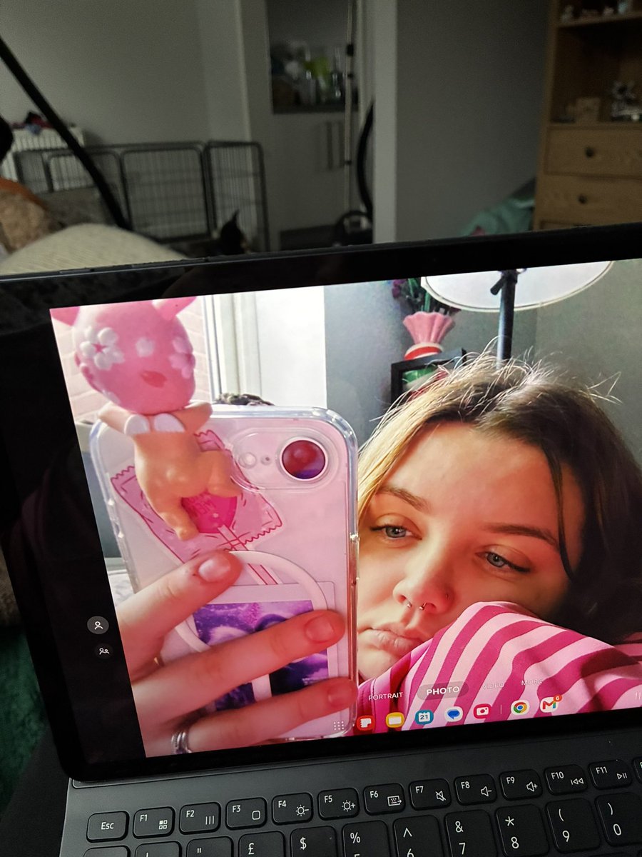 shelbs11104's tweet photo. So run down and drained I will probably not be on here tonight so don’t take offence if I don’t reply:) https://t.co/9vzTUCote0