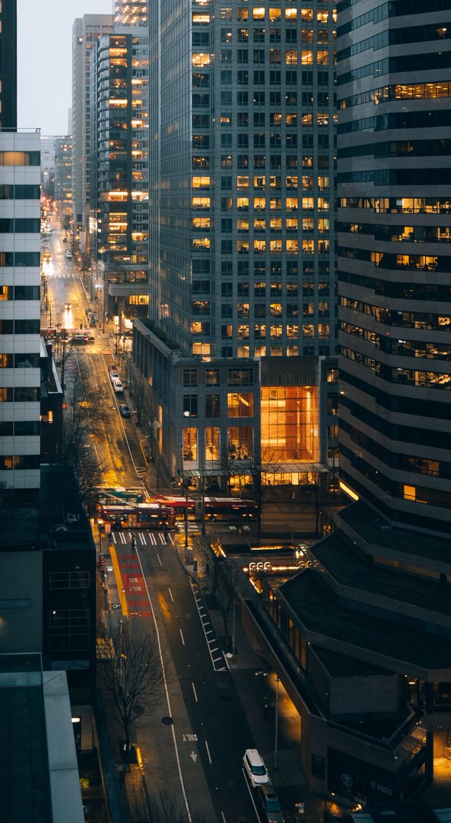 rosyaevdd8bqd's tweet photo. Those glowing towers at dusk get me dreaming about new adventures. Any food spots you're dying to try in a city like this? https://t.co/dln2uB1xEE