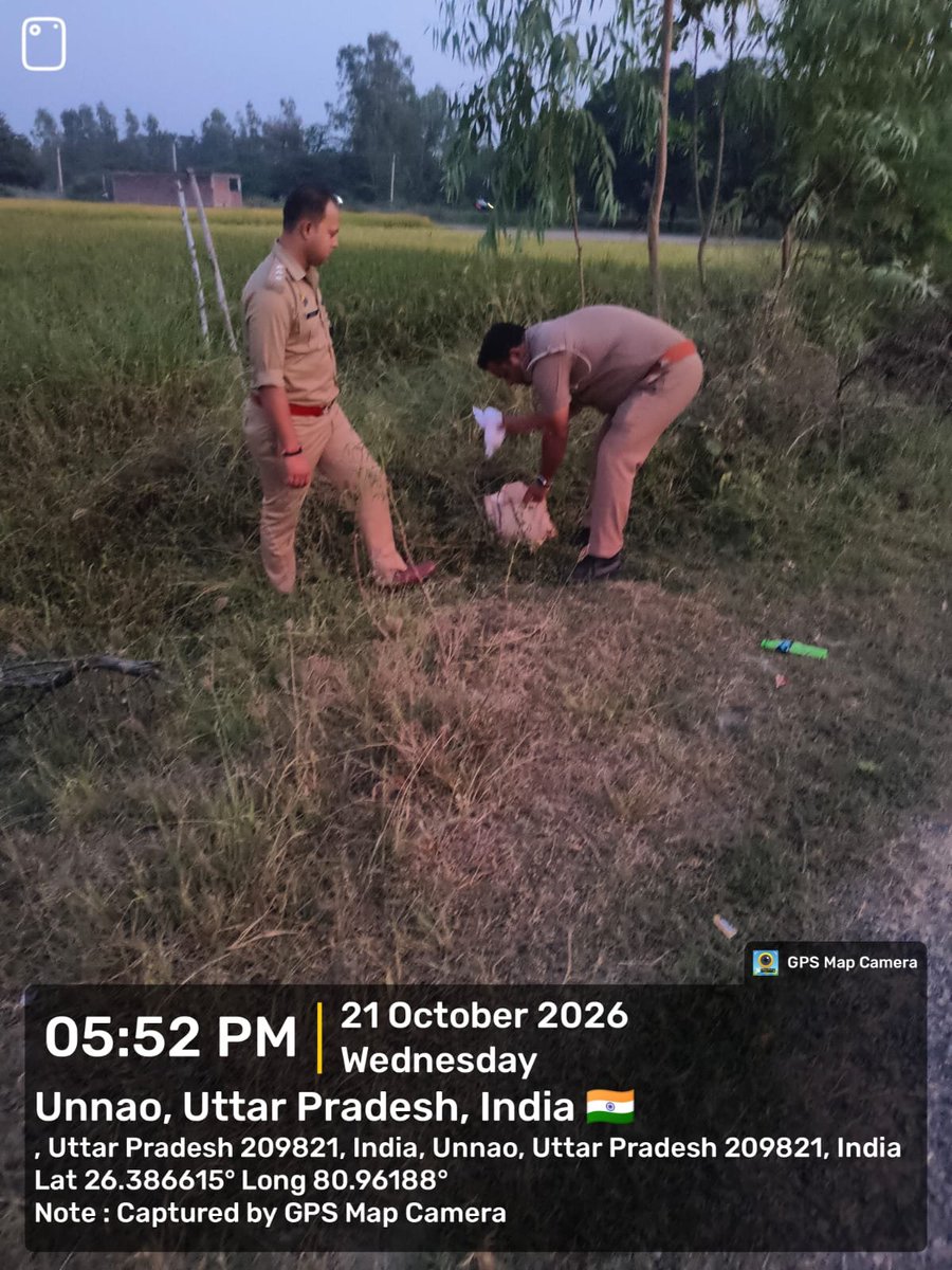 upexcise's tweet photo. *उन्नाव*

उत्तर प्रदेश शासन की मंशा के अनुरूप आबकारी आयुक्त महोदय उत्तर प्रदेश के आदेशानुसार अवैध मदिरा की बिक्री व परिवहन की रोकथाम हेतु चलाए जा रहे विशेष प्रवर्तन अभियान के अंतर्गत जिलाधिकारी महोदय व पुलिस अधीक्षक महोदय ,संयुक्त आबकारी आयुक्त लखनऊ जोन,उप आबकारी आयुक्त लखनऊ प्रभार के निर्देशन एवं जिला आबकारी अधिकारी श्री अनुराग मिश्र के कुशल नेतृत्व में आज दिनांक 21.10.2026 को निशांत सिंह आबकारी निरीक्षक क्षेत्र 4 ,पुरवा द्वारा मय हमराह एवं स्थानीय पुलिस स्टाफ के साथ तहसील पुरवा अंतर्गत ग्राम अहेसा व पारा बाज़ार थाना मौरावां में विभिन्न संदिग्ध स्थानों पर छापेमारी कर  26 लीटर अवैध कच्ची शराब बरामद करते हुए आबकारी अधिनियम की सुसंगत धारा में 01 अभियोग पंजीकृत कर नियमानुसार कार्यवाही की गई ।
@upgovt @nitinagarwal_n @chiefSecyUP
@infodeptup @uppolice @dmunnao