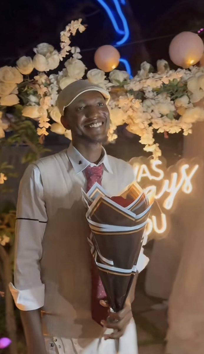 Hybrid_Ola's tweet photo. This gist is crazy 

A guy recently proposed to his girlfriend after dating her for 7 years, meanwhile, he had been dating another girl on the side for 1 year and even gave her a ring too.

When the first girlfriend found out, he told her it was just TikTok content.

Only for both girls to link up and go to his house with their family and friends, but he refused to open the door.

The second girlfriend has been crying profusely, while the first girlfriend is trying to comfort her