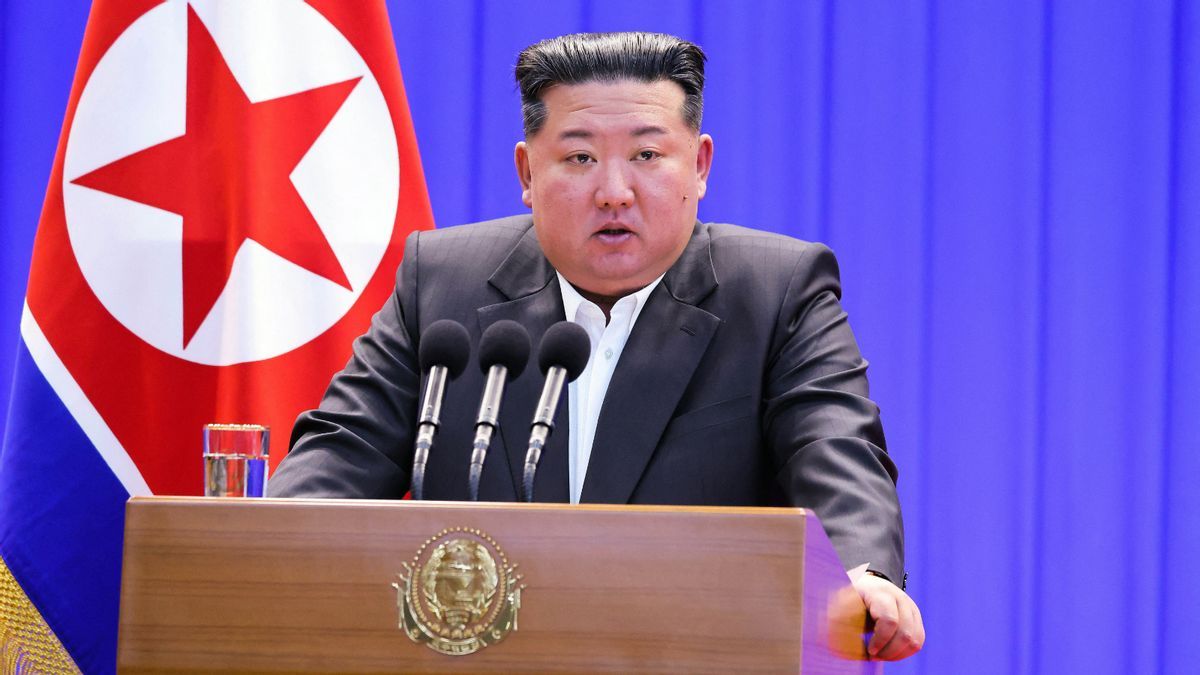 snopes's tweet photo. Kim Jong Un is back in the news as dubious reports claiming he died spread online.

We dug into our archives to compile 10 investigations related to the North Korean leader: https://t.co/SFZ0GOH7zw https://t.co/F67Pb0n3Lo