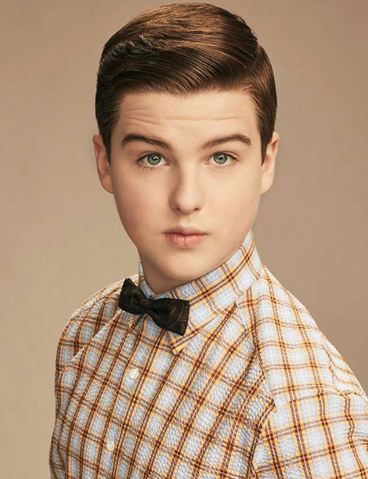 seriesemcena's tweet photo. Iain Armitage, astro de “Young Sheldon”, brinca ao comentar os rumores sobre sua sexualidade:

“Às vezes, as pessoas vêm falar comigo em público e perguntam: ‘E aí, você é gay?’ ou ‘Cara, está namorando alguém?’. Depende da pessoa e do que ela está dizendo, mas, se for um cara perguntando se sou gay, respondo: ‘Não por você’ ou ‘Ainda não encontrei o cara certo’.”