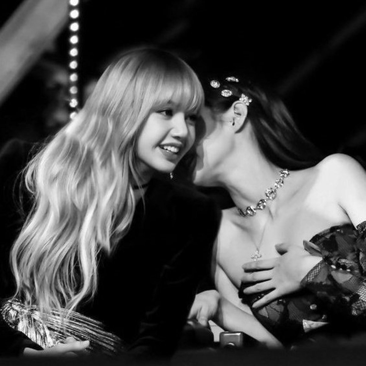 bananalalisa's tweet photo. This JENLISA with this CAPKRYS. https://t.co/EmyZgosBYu