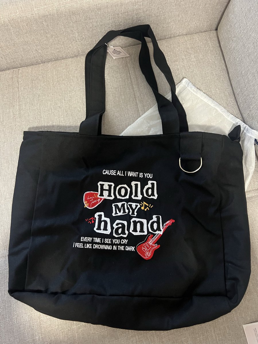 changbinmineiro's tweet photo. oii aproveitando o tweet da cajuzinha pra anunciar que abrimos o lote 3 da nossa ceg de bolsas! ⭐️

valores variam de acordo com os modelos e o prazo de pagamento é do dia 21/11 até 21/12!!

claims abertas pelo forms: 📋 https://t.co/HKbqA1SrG5 

dúvidas podem me chamar no pv! 💗 https://t.co/NHsQqKA45B
