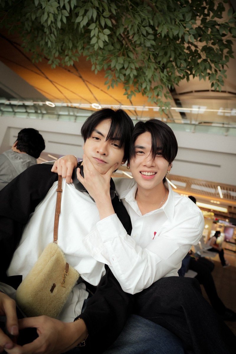 o9o9_us's tweet photo. 이것도 젤 조아하는거임
자기가 원하는 포즈 아니라고 절레절레 오백번하고 삐진 농쭝이랑 그게 귀여운 피당 https://t.co/1roYRz81UQ