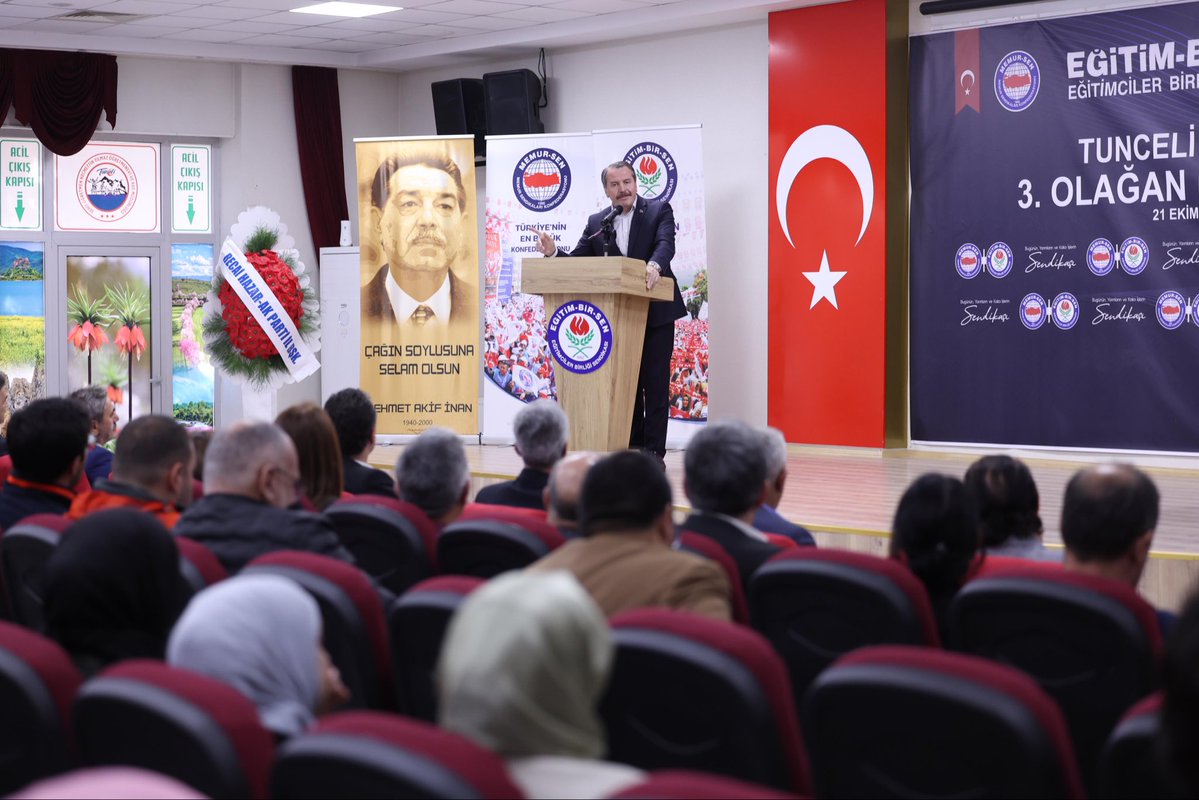 _aliyalcin_'s tweet photo. EĞİTİM-BİR-SEN TUNCELİ ŞUBEMİZİN 3. OLAĞAN GENEL KURULUNU GERÇEKLEŞTİRDİK

Şube olağan genel kurullarımız; teşkilatımızın gücünü, özgüvenini ve katılımcı, demokratik seçim kültürünü güçlü bir şeklide ortaya koymakta, dünü, günü ve geleceği konuşmaya vesile olmakta, yarına ilişkin saatin zembereğini yeniden kurmaktadır.

Genel kurullarımız, üyelerimizin özgür iradesinin sandığa yansıdığı, teşkilatımızın yenilendiği, birliğimizin güçlendiği, mücadele azmimizin tazelendiği bir şölenlerdir. 

150 şubemizde gerçekleşen bu şölenlerin kazananı kardeşliğimiz, teşkilatımız, ülkemiz ve eğitim çalışanlarımızın mutlu geleceği için yürüttüğümüz kutlu mücadelemizdir.

Üyelerimiz ve delegelerimizin teveccühüyle Tunceli Şube Başkanlığına yeniden seçilen Bülent Kar ile yönetim, denetim ve disiplin kurulu üyelerimizi tebrik ediyor, yeni dönemde de artarak devam eden başarılar diliyorum.

@EbsTunceli1 | @bulent_kar