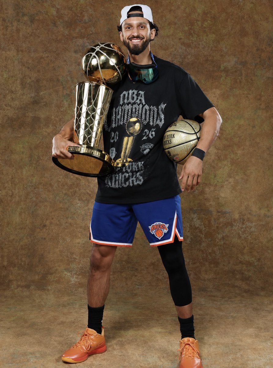 3randyn's tweet photo. you’re right. Embiid is so far beneath him that it’s sad https://t.co/bPCrjTjr9z
