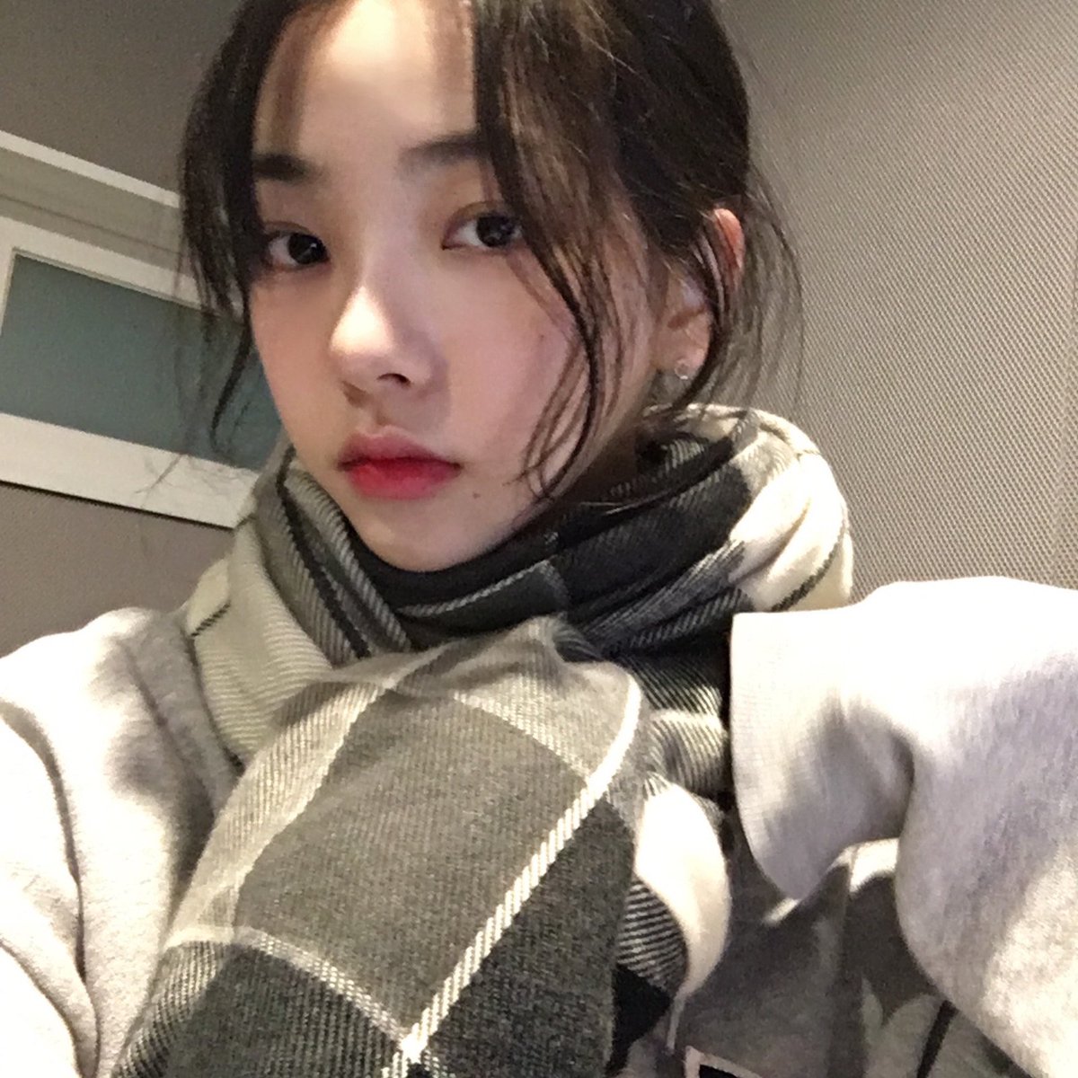 eomkasik's tweet photo. 끼잉..끼잉끼잉끼잉..끼잉..끼잉....끼잉..제발에스엠사옥앞에사는길고양이이고싶다   주머니속에츄르넣고다니던 에스파라는그룹의눈에들어예쁨받는고양이이고싶다.. https://t.co/NyQrRpokIQ