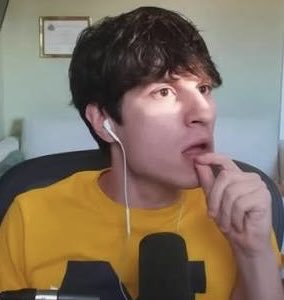 byle7xx's tweet photo. the duffers said byler didnt happen cuz high school romances rarely work out yet they made a hetero couple who met in middle school endgame https://t.co/GF1OD77Fk4