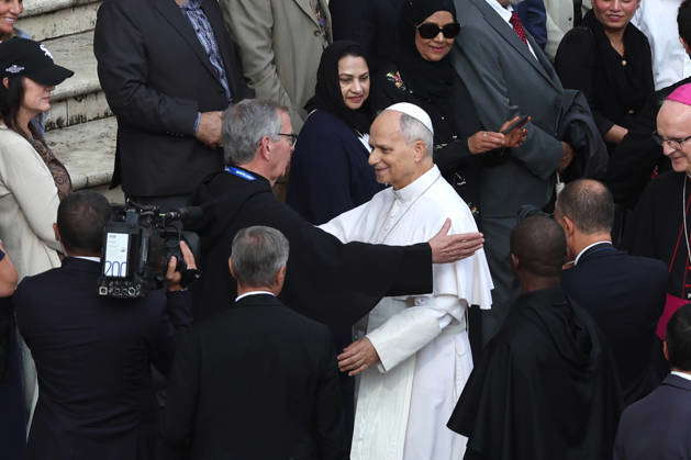FrischeB17467's tweet photo. Around thirty Augustinian friars attended the General Audience to express their bond with Leo XIV—having already followed him on Sunday Angelus from the terrace of their institute Via Paolo VI. They will continue to participate in the “Schola Augustiniana” congress until Oct. 24. https://t.co/tszIa3TMYx
