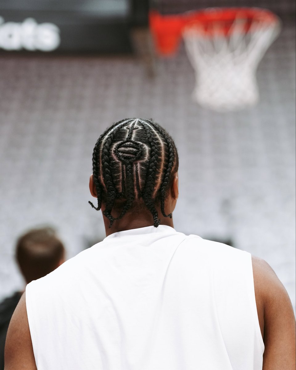 Raptors's tweet photo. Scottie with the custom CN Tower braid up 😮‍💨🇨🇦 https://t.co/SImLAzto08