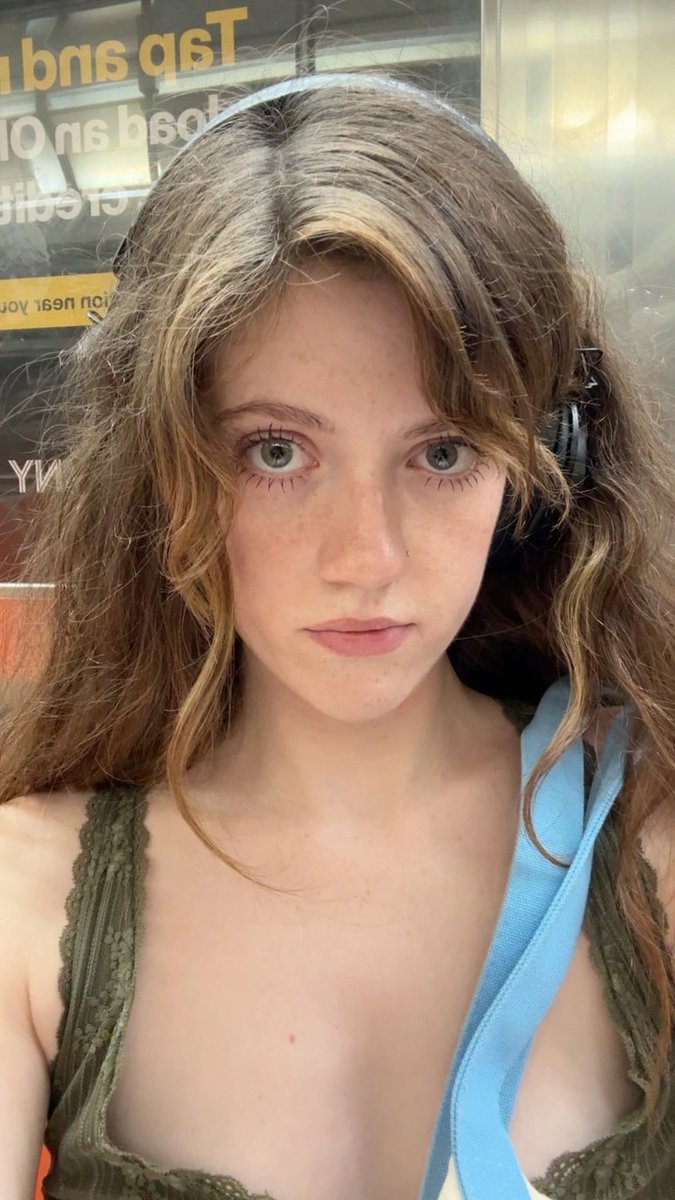 ark_sav36225's tweet photo. Underrated goonbait number 5:
Chloe Longname https://t.co/ZI6lwJaQhM