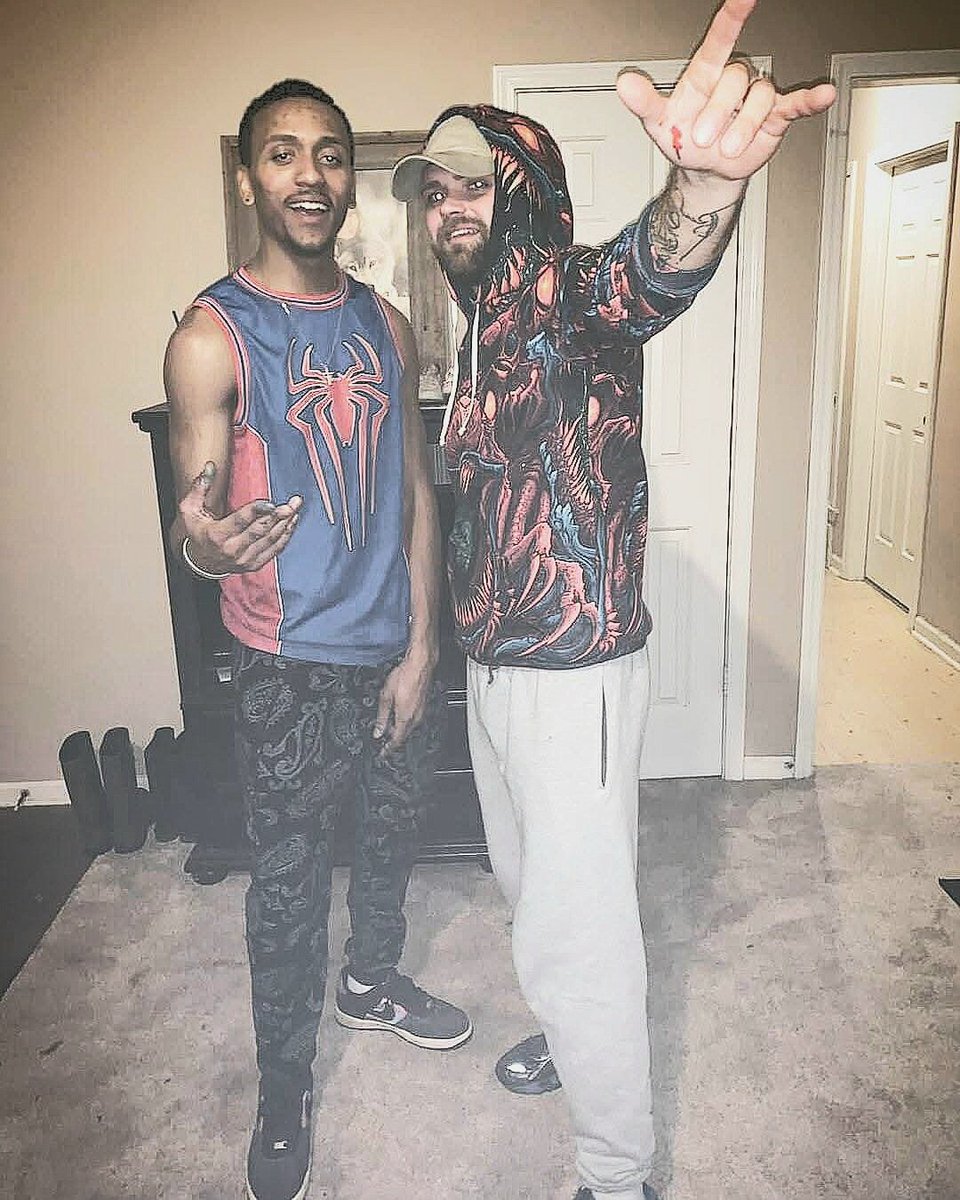 ayoitskalnigga's tweet photo. I legit have not raved or went to a show since my bro passed and today is his birthday. I'm getting heavy with with memories . Happy Birthday Bro I know you're raving and raging in paradise 🐺♎🕊️ #GoneButNeverForgotten #Raver https://t.co/QESHNDaMq9
