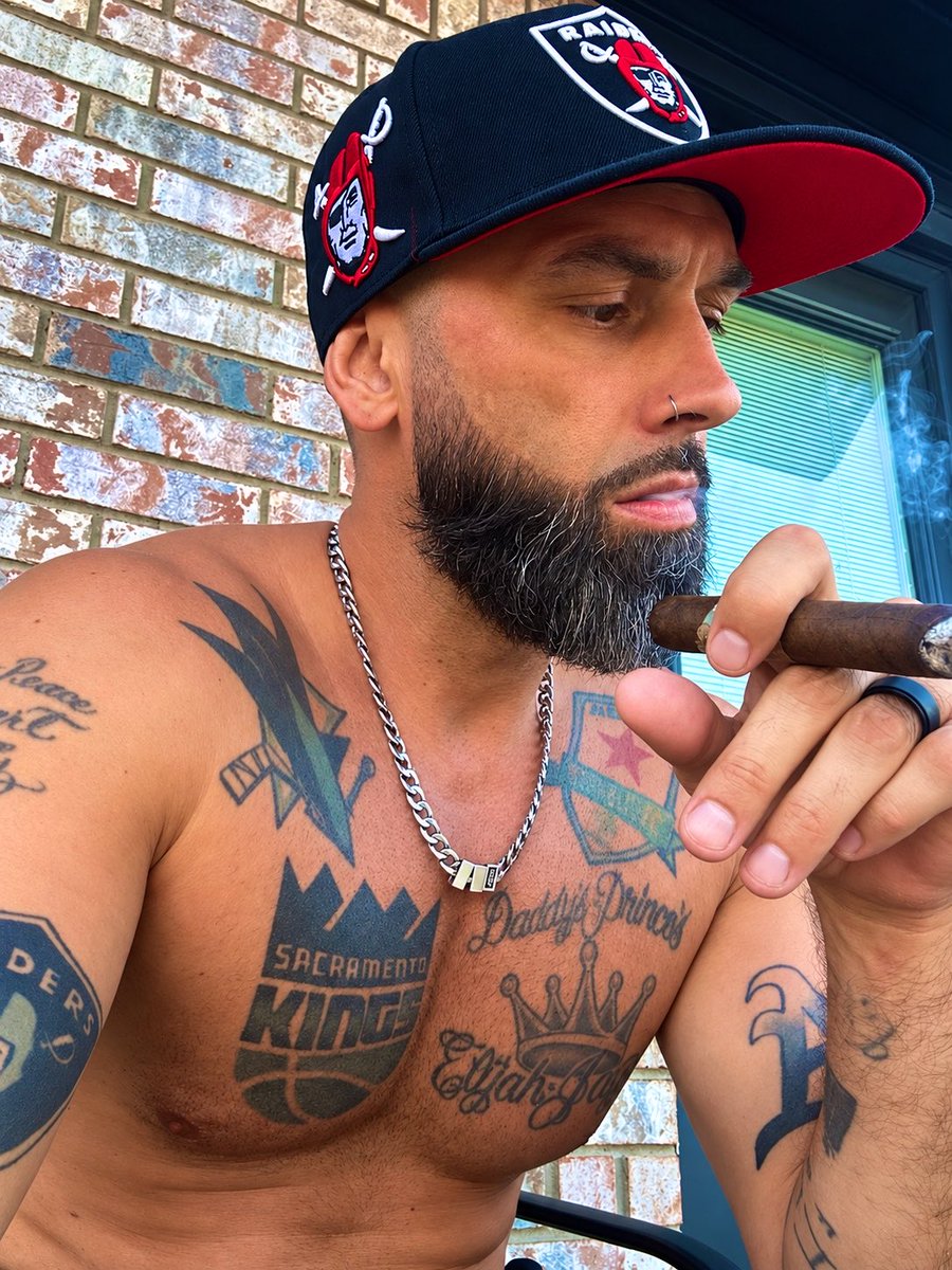 GraphkRaider's tweet photo. 🎶 and a 💨 God is good 🙏🏼 https://t.co/mdJWUALZLO