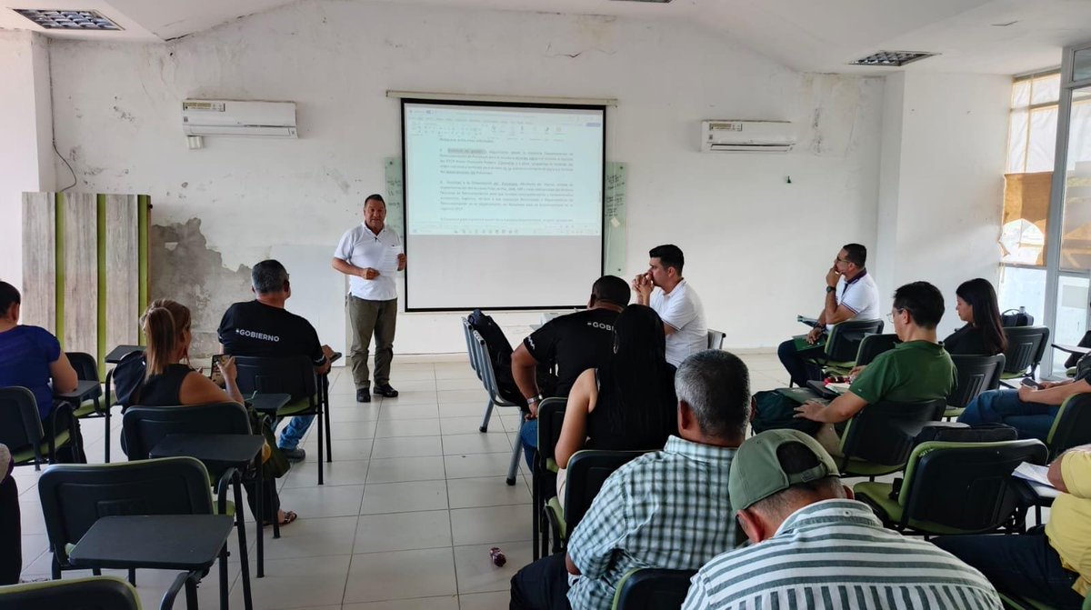 ARNColombia's tweet photo. En Mocoa, #Putumayo, la @ARNColombia acompañó la primera sesión de 2026 de la ‘Instancia Territorial de Reincorporación para la Reconciliación y la Construcción de Paz’, un espacio de encuentro entre las instituciones y las y los firmantes del Acuerdo Final de Paz.

Durante la jornada, la @gobputumayo socializó avances en el acompañamiento a iniciativas productivas y programas de mejoramiento de vivienda. Además, anunció el fortalecimiento de proyectos productivos a cinco asociaciones de firmantes de paz en Mocoa, Puerto Asís, Villagarzón y San Miguel.

Asimismo, se abordaron temas prioritarios como el acceso a tierras, la participación de la población en reincorporación en las mesas territoriales del Plan Nacional de Desarrollo y la gestión de espacios para promover la pedagogía de paz y la reconciliación.

La ARN también socializó la estrategia de prevención de la estigmatización y la campaña #MirémonosDeCerca.