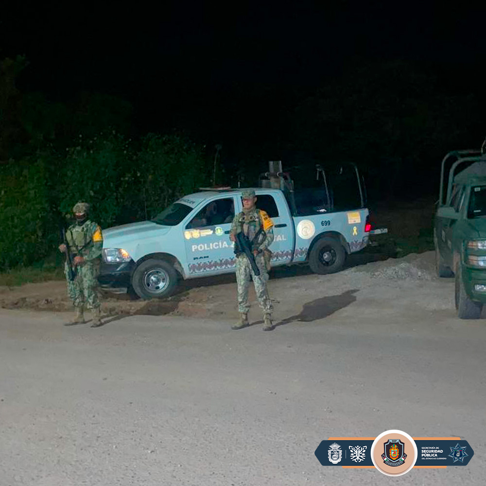 SSPGro's tweet photo. Como parte de la coordinación interinstitucional en la región Montaña, la Policía Estatal y la Guardia Nacional realizan recorridos en la cabecera municipal de Olinalá.

A través de la Base de Operaciones Interinstitucionales (B.O.I.), ambas corporaciones buscan inhibir actividades ilícitas y proteger a quienes habitan y transitan por la zona.

Protegiendo a Guerrero, cercanos a ti.