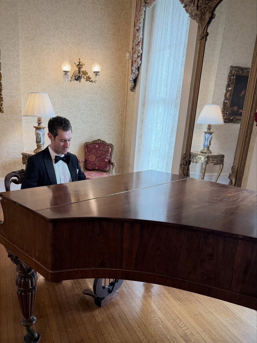 jasonbskates's tweet photo. “Sing us a song, you’re the piano man…” 🎼🎶🎹 https://t.co/3ZUtscHB4N