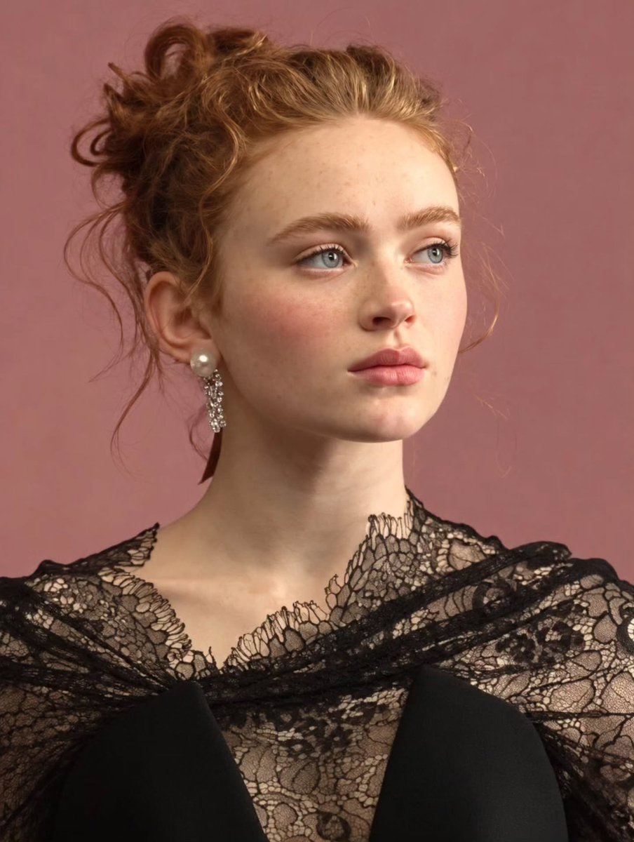 whisperboy__'s tweet photo. Sadie Sink stuns in recent pics 📸🖤🥹 https://t.co/LbX00vYOcb