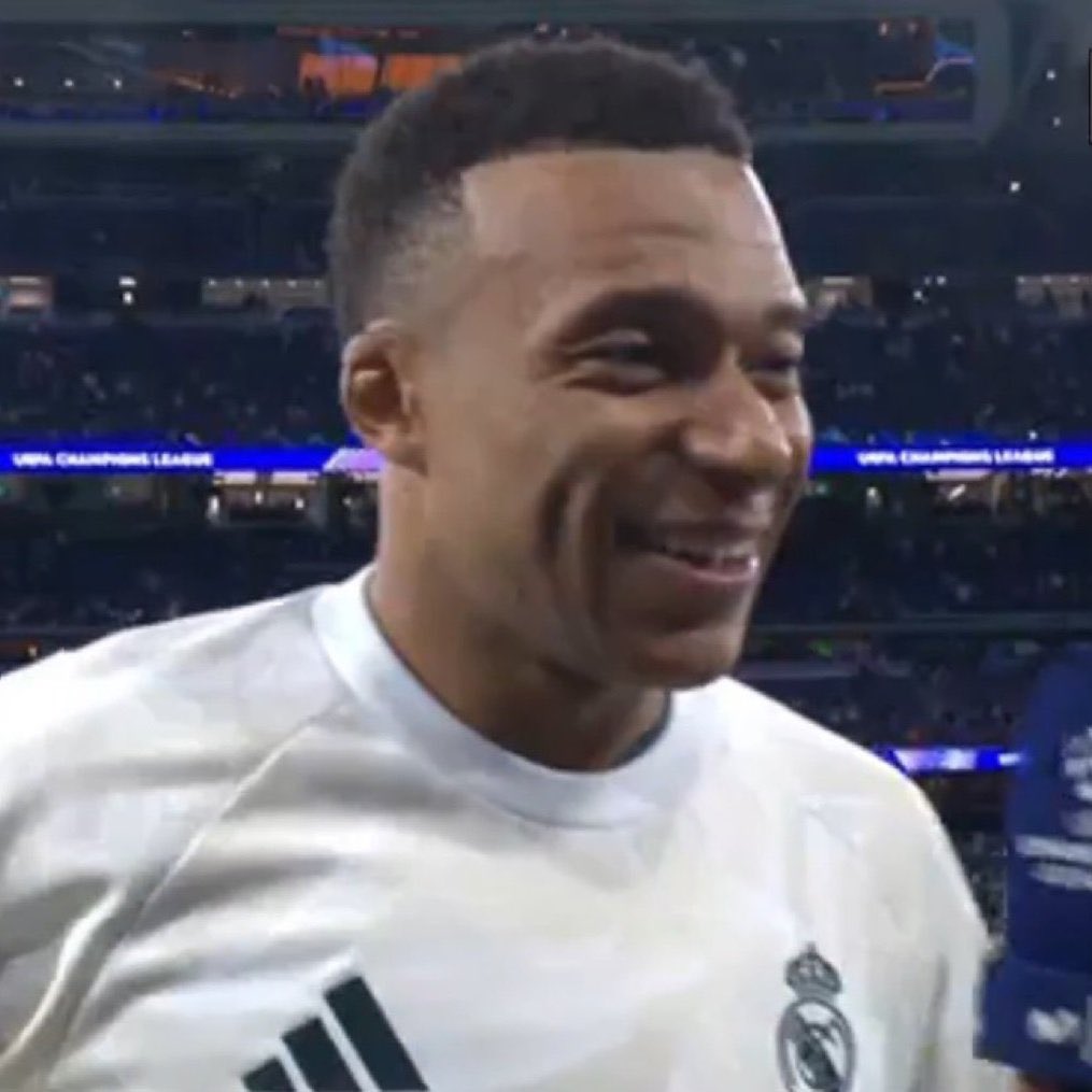 90MinutesHQ's tweet photo. 🚨🗣️ Kylian Mbappe: “Diomande? — he jokingly tells me how much he wants to play like Ronaldo and I tell him I expect at least three goals each match day, today he didn’t meet his target again.” Laughs https://t.co/aAiH5IAHp1