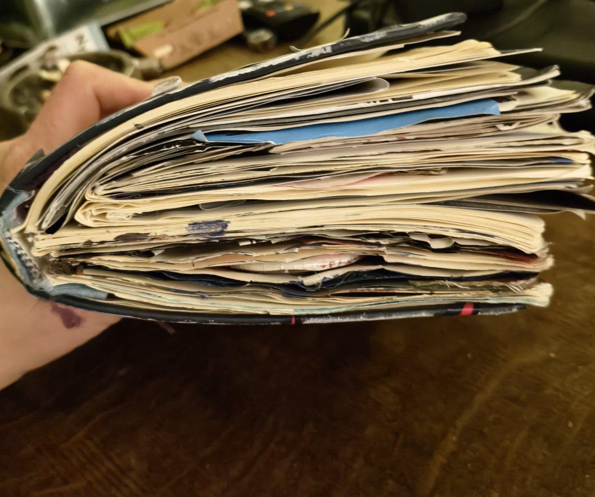 Ang3l_Lun137's tweet photo. I think I need a new trash journal 🫪 https://t.co/HCNvEqLMNk