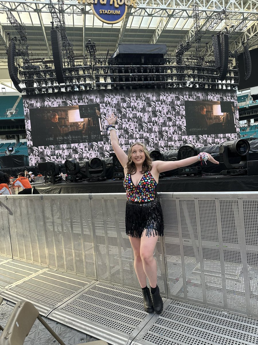 kenziesversion's tweet photo. best believe Iβm still bejeweled after #4YearsOfTSMidnighTS #4YearsOfMidnighTS β¨π @taylornation13 @taylorswift13 https://t.co/YFYqJL28Uz