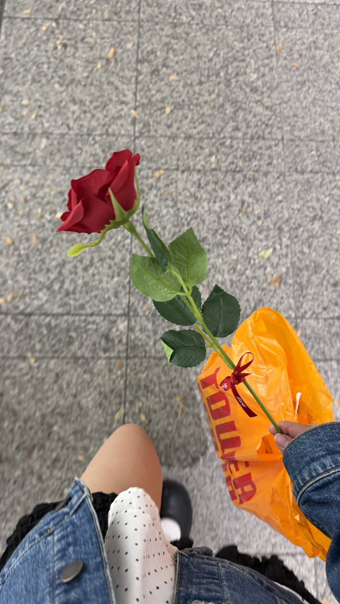 sr___iei44's tweet photo. 花瓶買います https://t.co/aNrvzOKYem