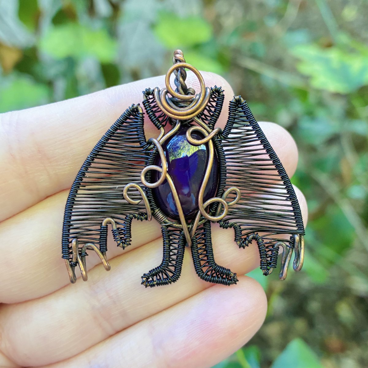 washbears_wares's tweet photo. one last mothman for the year 🖤✨ https://t.co/2UQJWKKUZ6