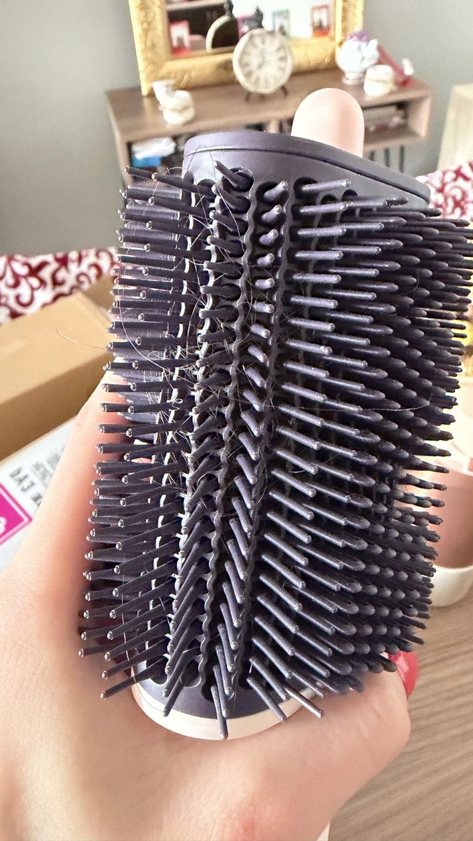 aryruiz13's tweet photo. Acabo de recibir un pedido que hice de @liverpoolmexico (una Dyson) y me llegó usada, hasta con pelos!!!!! SOS!!!! https://t.co/g5NKfRLwR9
