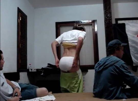 brfnut's tweet photo. Give your bros a show...
#HumpDay https://t.co/gMlzpF4kYq