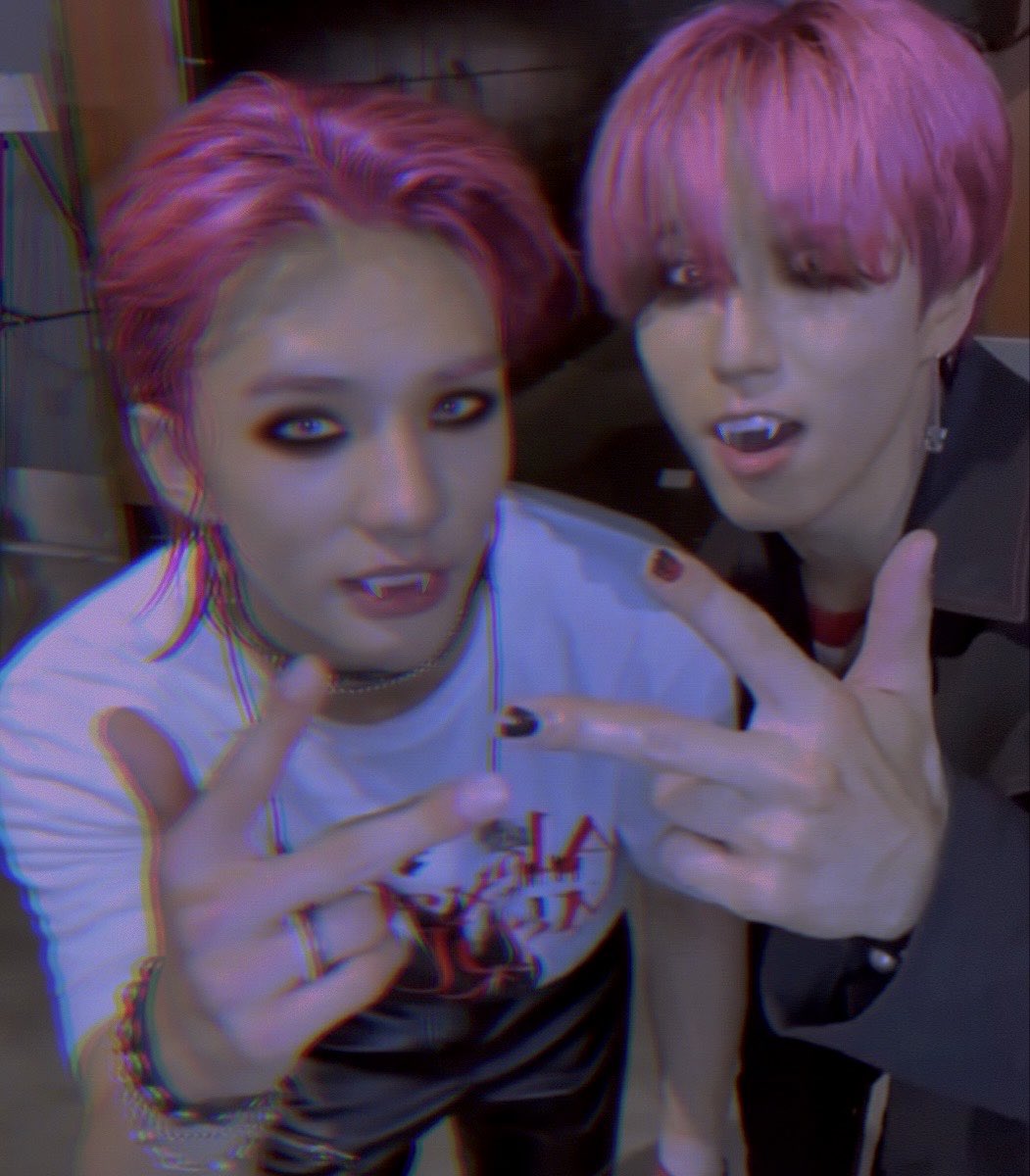 hyunsungsets's tweet photo. does my layout look dumb and corny in a like deliberate and fun way pls say yes https://t.co/iUngqHZEhE