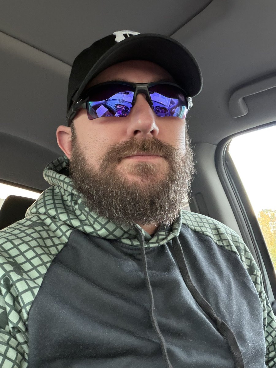 AverageSizeAndy's tweet photo. Gotta shave in a couple days. 😢 https://t.co/5uzv3yk6RU