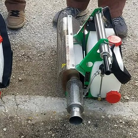 MINSAPCuba's tweet photo. 🚨 ⚕️🇺🇳Holguín refuerza la lucha antivectorial: 50 bazucas de fumigación donadas por la @opsoms y la @WHO ya están en acción en toda la provincia. 

🔹Con prioridad en zonas de mayor focalidad como Moa y la cabecera provincial. 🦟💪

#CubaNoEstáSola

ℹ️📸 @ACN_Cuba https://t.co/Oloek7BnZG