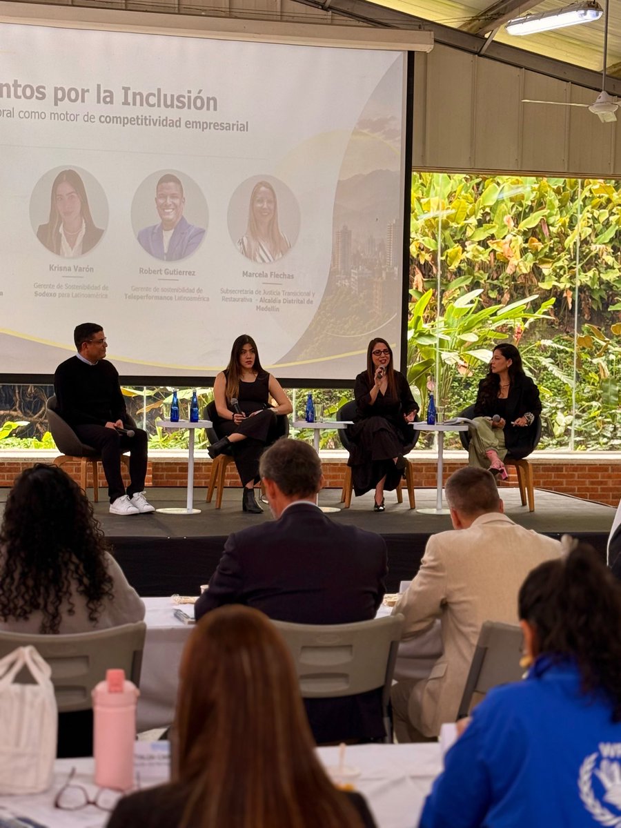 arcilaDDHH's tweet photo. ¡La inclusión laboral abre oportunidades y transforma vidas!

Participamos en el foro “Inclusión laboral: una decisión estratégica para la competitividad empresarial”, en el marco de la estrategia Juntos por la Inclusión, liderada por @ACNUR_es 

Durante este espacio, @AlcaldiadeMed, destacó la importancia del trabajo articulado entre la institucionalidad, el sector privado, la academia y la sociedad civil para generar oportunidades de empleo formal para las personas forzadas a huir de sus hogares.

La inclusión se construye desde el diálogo social y el compromiso conjunto para promover el trabajo decente, eliminar barreras y avanzar hacia entornos laborales más inclusivos. @FicoGutierrez @PazDDHHmed