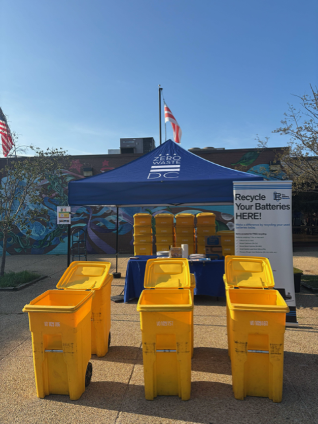 DOEE_DC's tweet photo. Take advantage of the sunny weather this weekend to explore new locations where you can recycle your household batteries!

Swipe to see where to bring batteries and food waste for proper disposal. Visit our website to find out more about the program and to find even more locations! - https://t.co/h1ycR8Z7qa

@DCDPW @dczerowaste