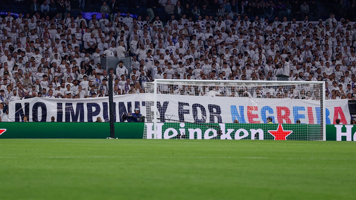 realmadrid's tweet photo. La indignación del Bernabéu por el caso Negreira. https://t.co/gK2Qqpkqgg