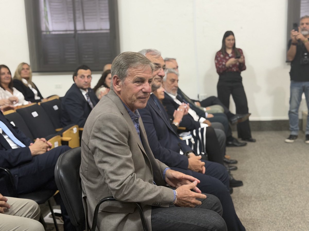 emiliojaton's tweet photo. Hoy se llevó a cabo el acto de juramento de Defensoras y Defensores Públicos en la Universidad Nacional del Litoral. 

Agradecidos a la invitación de la Dra. Estrella Moreno Robinson, Defensora General del Ministerio Público de la Defensa, acompañamos esta importante jornada. https://t.co/kmhdMgWjt4
