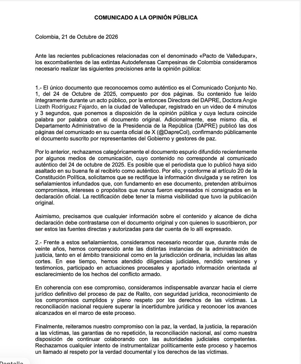 Melquisedec70's tweet photo. Atentos. Hay comunicado de 11 exjefes paramilitares.
No niegan el Pacto de Valledupar y solamente hacen referencia a un documento.
Afirman que el único documento que "reconocemos como auténtico es el Comunicado Conjunto No. 1, del 24 de Octubre de 2025, compuesto por dos páginas. Su contenido fue leído íntegramente durante un acto público, por la entonces Directora del DAPRE, Doctora Angie Lizeth Rodríguez Fajardo, en la ciudad de Valledupar..."

Dicen que "rechazamos categóricamente el documento espurio difundido recientemente por algunos medios de comunicación, cuyo contenido no corresponde al comunicado auténtico del 24 de octubre de 2025. Es posible que el periodista que lo publicó haya sido
asaltado en su buena fe al recibirlo como auténtico".