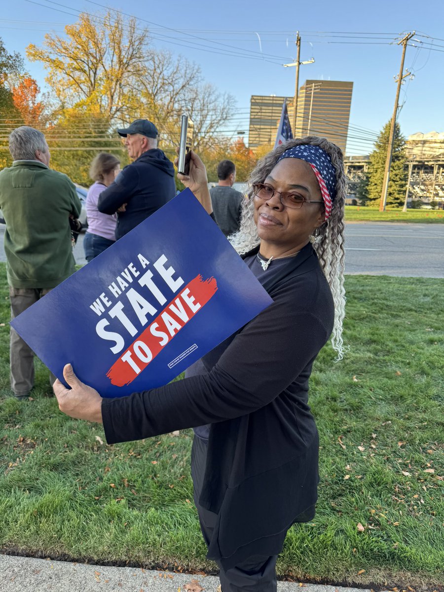 AFPMichigan's tweet photo. Lots of support AGAIN for Mike Rogers at the second debate, far outnumbering the 10 Abdul El Sayed supporters. https://t.co/2iaHQsxjfm
