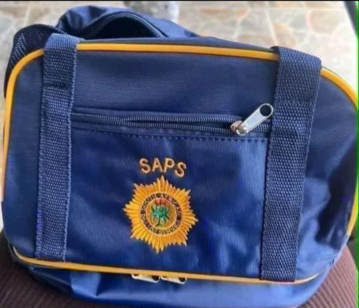 StouterEnt's tweet photo. Solanka ke sa emetse reply ke tlhakantshe uniform https://t.co/b05h4RZVhH