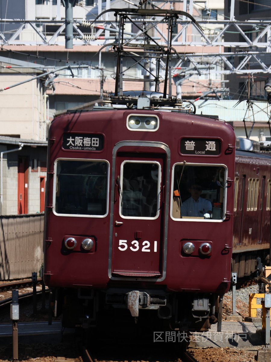 kintetsu8000's tweet photo. おはようございます☀
今朝の画像は阪急5300系です。
大きな表示幕に改造されたのを初めて見た時はとても違和感ありました。
#おはようトレイン
#阪急電車 #阪急5300系 #阪急電鉄 https://t.co/gCQVn1k41e