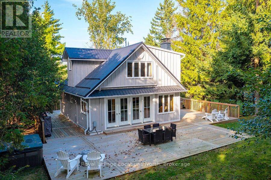 LUXRE's tweet photo. Four-season, 5 bedroom chalet minutes from private ski clubs and steps to the beach. Set on a private, tree-lined lot with a long driveway, it’s the Blue Mountains lifestyle at its best.

🗝️ Royal LePage Locations North, Brokerage | $1,499,990 CAD | https://t.co/H6egNjiKAF https://t.co/pYYkMS1UET