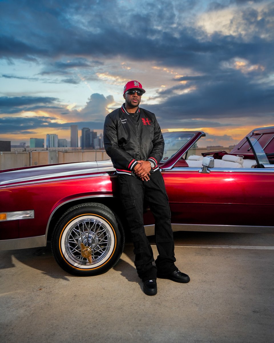 TBGeneration's tweet photo. We are slow loud and bangin' all Battle Red Day 🤘
@propain713 for @TBGeneration  & @HoustonTexans new 'Candy Paint' fitted 

better+ x Houston Texans "Red Candy Paint"
Mens Sizes 6 7/8 - 8 ($59.99)

dropping this Saturday (10.24) exclusively @TBGeneration 
@ 11 AM CST
4112 Washington Ave 
Houston, TX 77007

Available Online
10.25 @ 9 AM CST
First Come, First Serve
https://t.co/Y2gqWXg1KU & better+ app (link in bio)