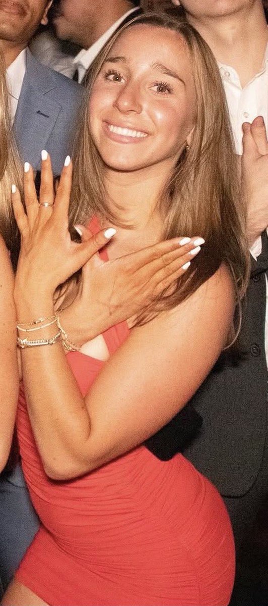 MasterP265414's tweet photo. So glad @Raelsfsos gave up Emily like a good cuck #Cuckold #bull #cuck #college #hotwife #exposed https://t.co/pmEmyIvHUF