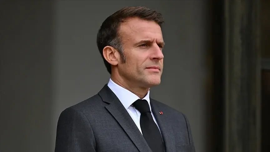 ibrahimkaragul's tweet photo. Macron, Fransa'daki olaylardan "dış güçler"i sorumlu tumuş! 

Oysa, Afrika'dan kovulunca kaynak kesildi. Sömürge bitti. Ekonomi çöktü. https://t.co/6STrjRY5wA