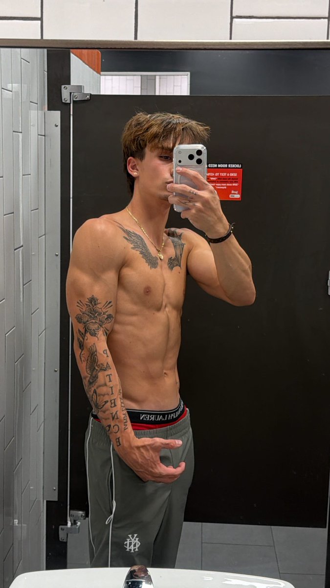 gioocascaes's tweet photo. Been workin on my body. Can you tell? https://t.co/fi3mf8agu2