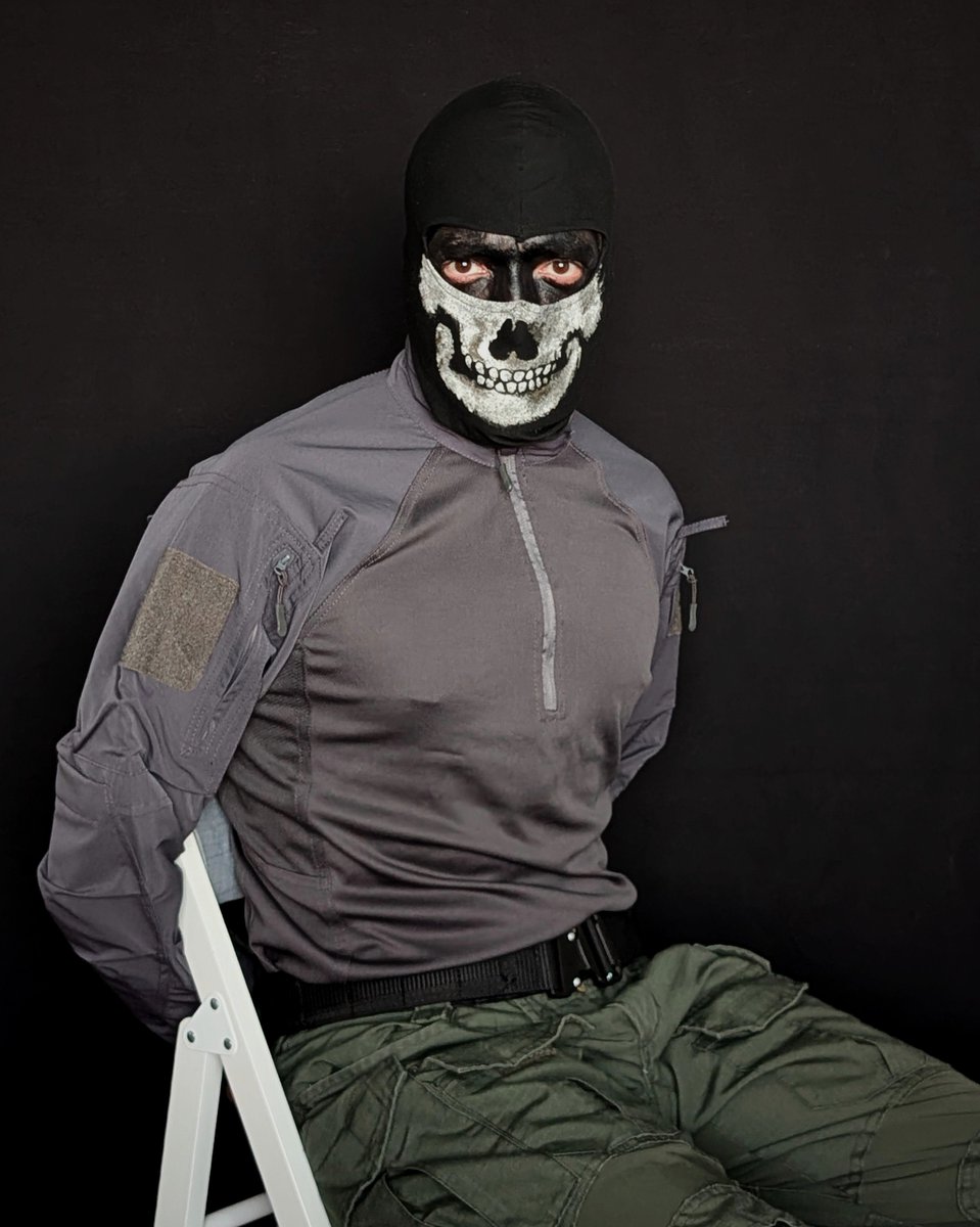 TheAploun's tweet photo. Doing a ghost (again)

#ghost #simonriley #maskedmen #mw2 #mw4 #masked #nsfwtwt #maskedman #tactical https://t.co/M6tahuNuSo