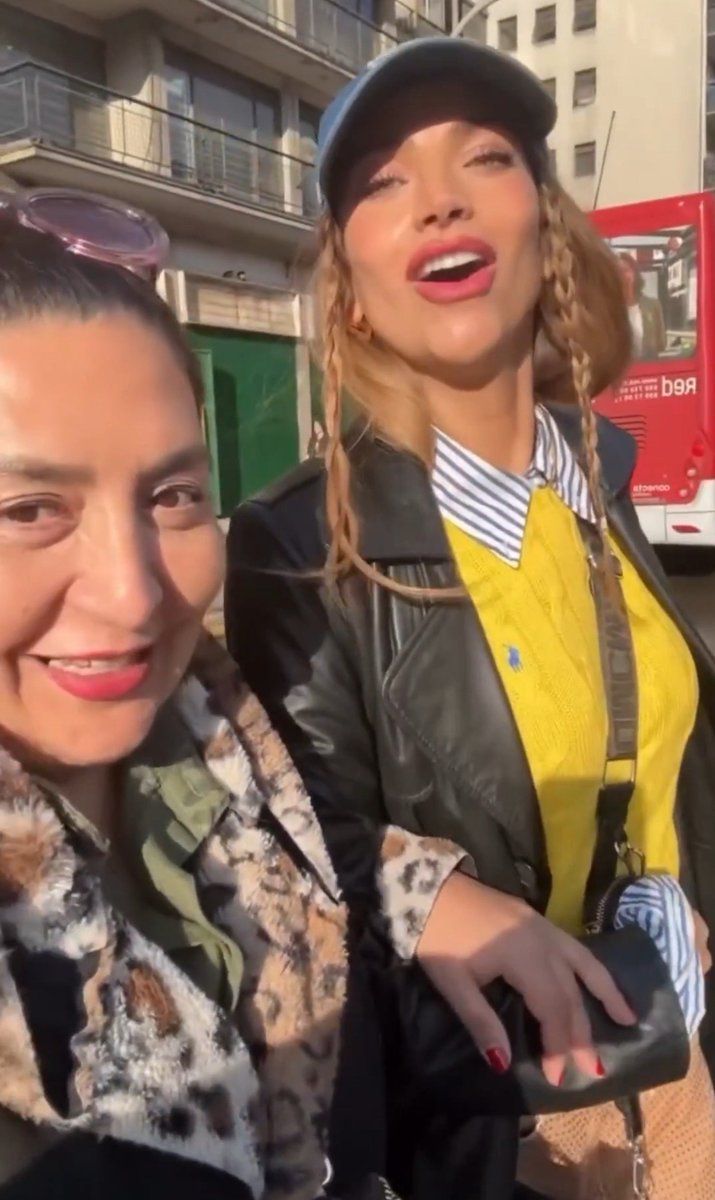 scorpioswift's tweet photo. Lo que yo amo a estas dos juntas ☀️🇨🇱

@SolangeAbraham @pincoyasinglam https://t.co/URWWyY1S9U